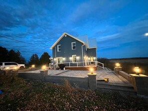 Exterior - Remote & peaceful 3BR/2BA Luxury Getaway on a remote farm 10 min to DT Beaverton (Beaverton)