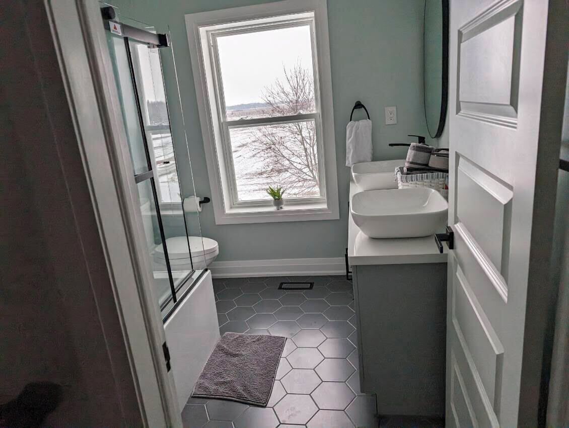Shower, towels, soap, shampoo