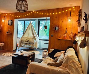 Living area - Love and bubbles : Private Jacuzzi 🛁 5 min walk from the heart of town 🏫  (Pézenas)