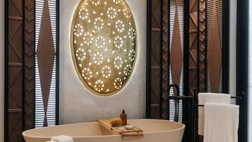 Vila Royal (Lula) | Kamar mandi | Kombinasi shower/bathtub dan perlengkapan mandi gratis