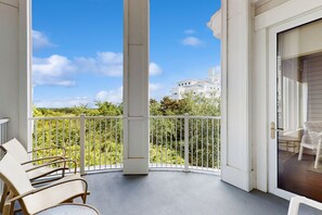 Property grounds - Beautiful condo with private W/D & pool - a mile and a half to the beach (Miramar Beach)