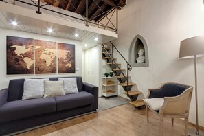 Loft | Wohnbereich | 20-Zoll-Flachbildfernseher mit Digitalempfang