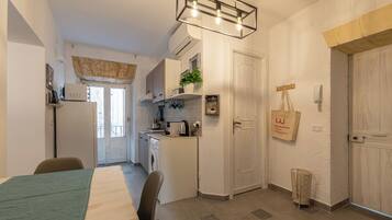 Apartamento | Área de estar | TV de tela plana 32 polegadas com canais a cabo