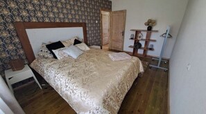 2 chambres, fer et planche à repasser, Wi-Fi gratuit, draps fournis