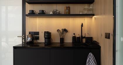 TYNE - OOD MIRROR HOUSES AT ARBIKIE DISTILLERY WITH SAUNA,
LUNAN BAY, SCOTLAND