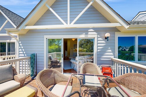 Spring Lake Condo with balcony, free WIFI, W/D, shared pool