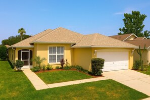 Exterior - Disney Getaway / Private Pool & Game Room (Davenport)