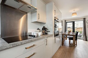 Microwave, oven, dishwasher, high chair - 3 Bed in Ilfracombe (oc-s29585) (Ilfracombe)