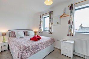 3 Schlafzimmer, Reisekinderbett, kostenloses WLAN, Bettwäsche
