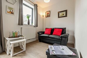 TV - 3 Bed in Ilfracombe (oc-s29585) (Ilfracombe)
