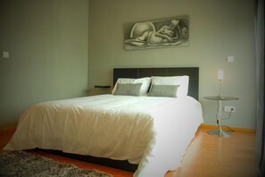 3 bedrooms, iron/ironing board, free WiFi, bed sheets - Guesthouse Ponta Delgada (Ponta Delgada)