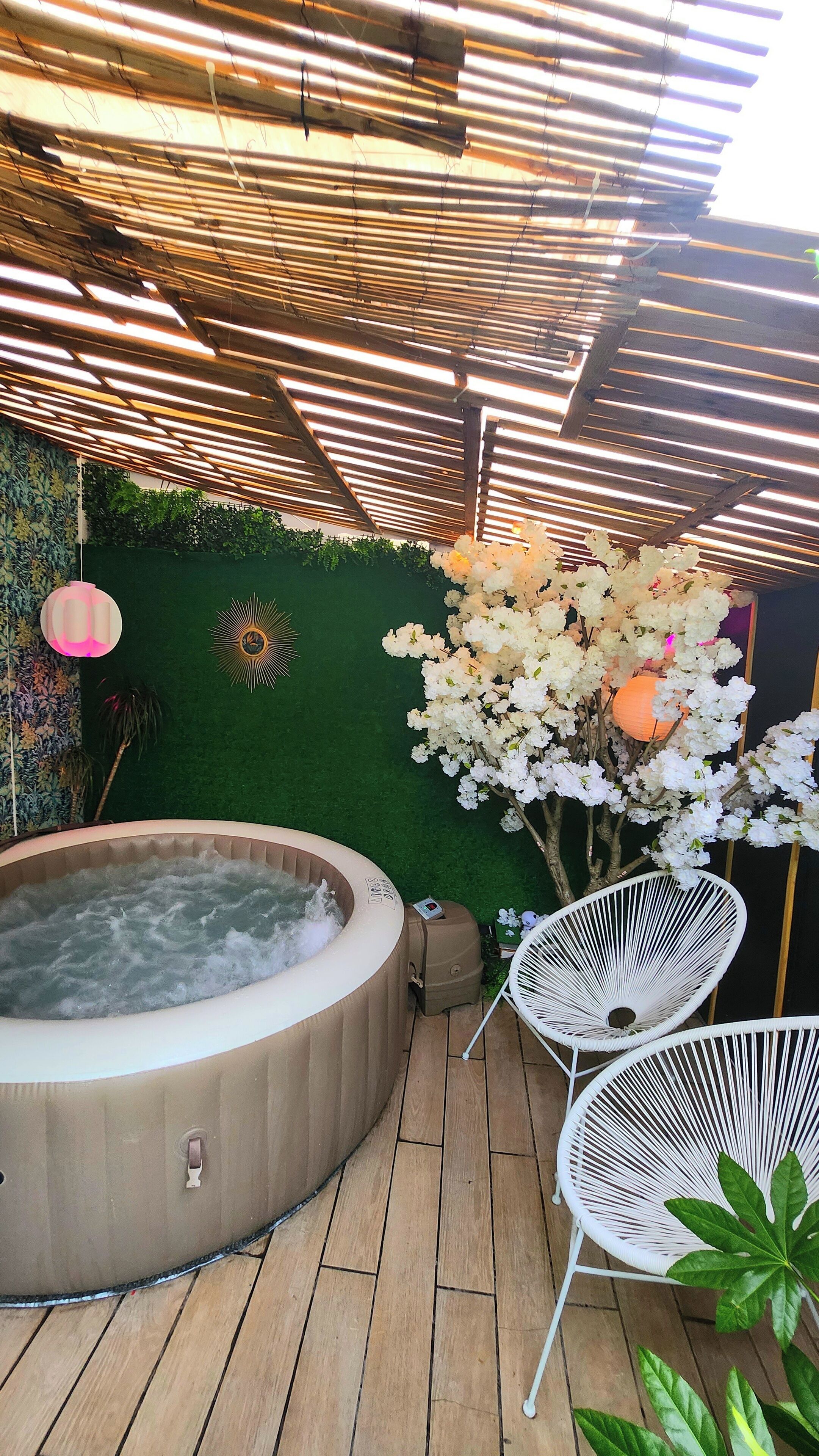 Sauna, hot tub, pijat olahraga, dan pijat