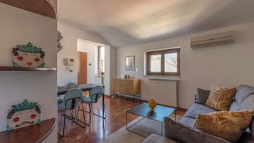 Apartment, City View | In-room dining