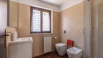 Apartment, City View | Bathroom | Shower, rainfall showerhead, free toiletries, hair dryer