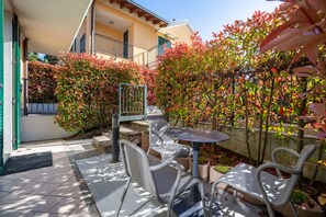 Appartement, terras, uitzicht op tuin | Terras
