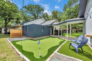 Property grounds - Lake LBJ CASA LAGO , A Zenful Retreat; Game Room; Canal Front; Putting Green (Kingsland)