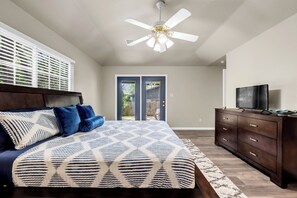 4 bedrooms, iron/ironing board, free WiFi, bed sheets