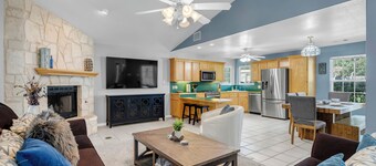 CASA LAGO on Lake LBJ, A Zenful Retreat; Game Room; Canal Front; Putting Green