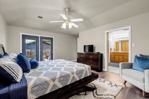 4 عدّة غرف نوم ومكواة/لوح كي وواي فاي مجانًا وملاءات أسرّة