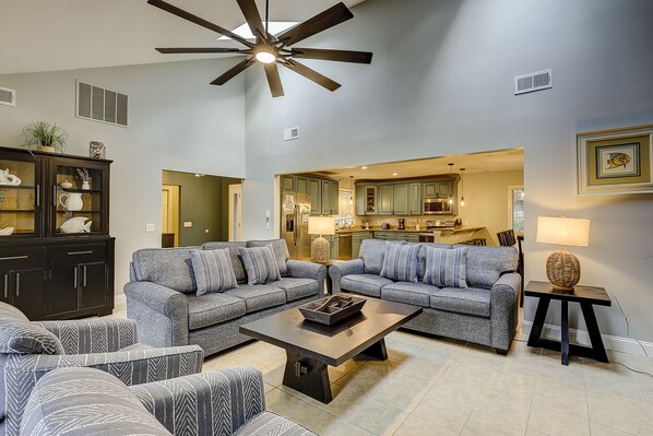 TV, DVD player - Sunny resort home in Sea Pines Resort near marina & shopping (Hilton Head)