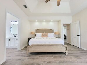 4 habitaciones, tabla de planchar con plancha, wifi y ropa de cama 