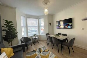 Interior - Charming Lowestoft Home 4 Bedrooms (sleeps 8)  2 Bathrooms 8 minutes to Beach (Lowestoft)