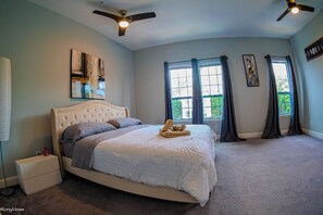 6 habitaciones, escritorio y tabla de planchar con plancha 