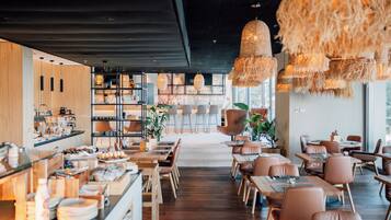 Free daily full breakfast