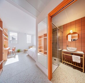 Superior-Einzelzimmer | Allergikerbettwaren, Schreibtisch, laptopgeeigneter Arbeitsplatz