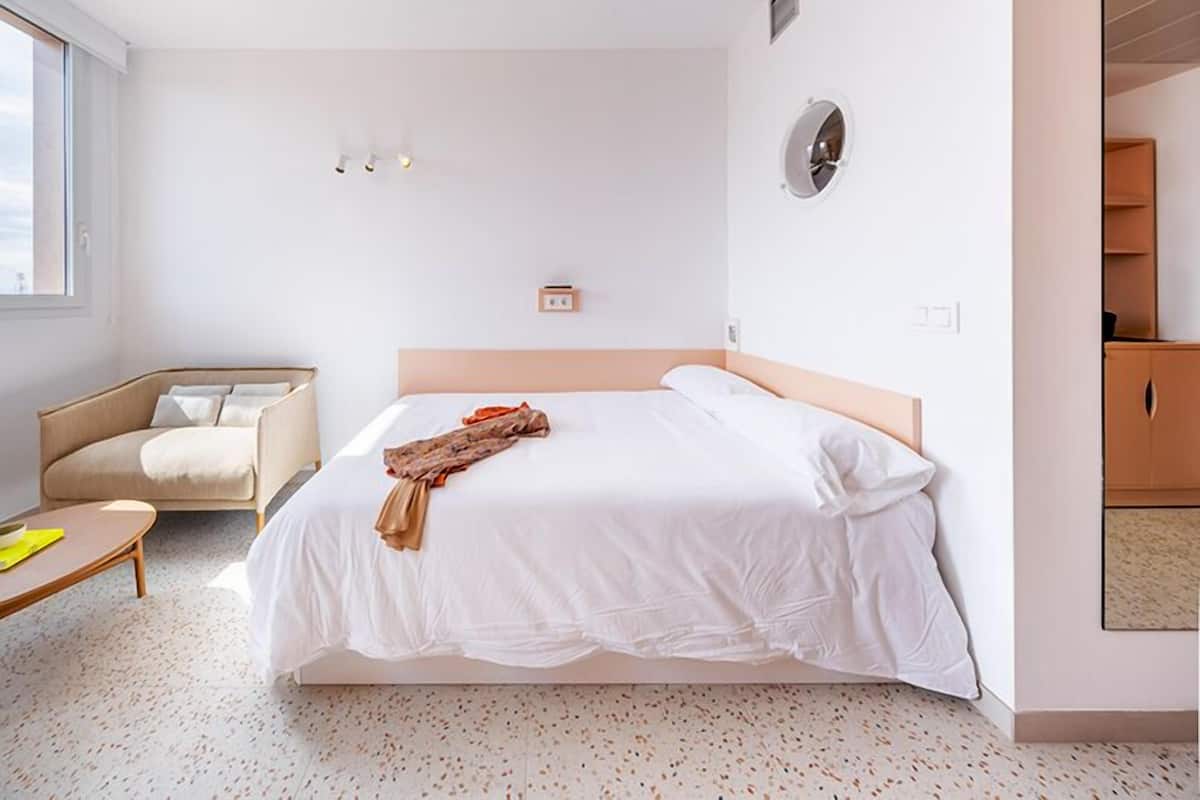 Hypo-allergenic bedding, desk, laptop workspace, soundproofing