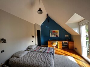 9 chambres, fer et planche à repasser, Wi-Fi, draps fournis