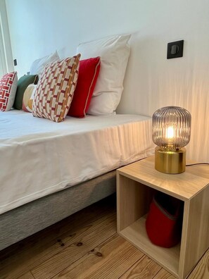 9 bedrooms, iron/ironing board, WiFi, bed sheets
