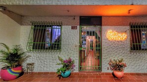 A building with a neon sign reading "Farnival Hostels" and a door with a sign indicating "3-40". - Fatima Hostel Santa Marta (Santa Marta)