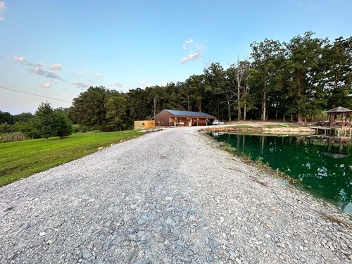 Lazy Lake Cabin 2!!! Pet Friendly!!