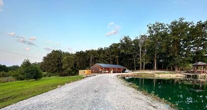 Lazy Lake Cabin 2!!! Pet Friendly!!