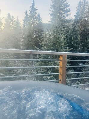 Outdoor spa tub - The BOAT HAUS: A Montana Tiny Cabin Forest Retreat (Lakeside)