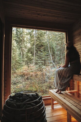 2 Deluxe Queen Bedrooms, 1 Bath with Full Kitchen and Washer/Dryer just 5 minutes from Flathead Lake and Lakeside, MT