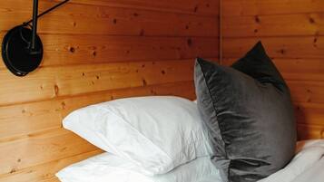 2 bedrooms, iron/ironing board, travel cot, free WiFi