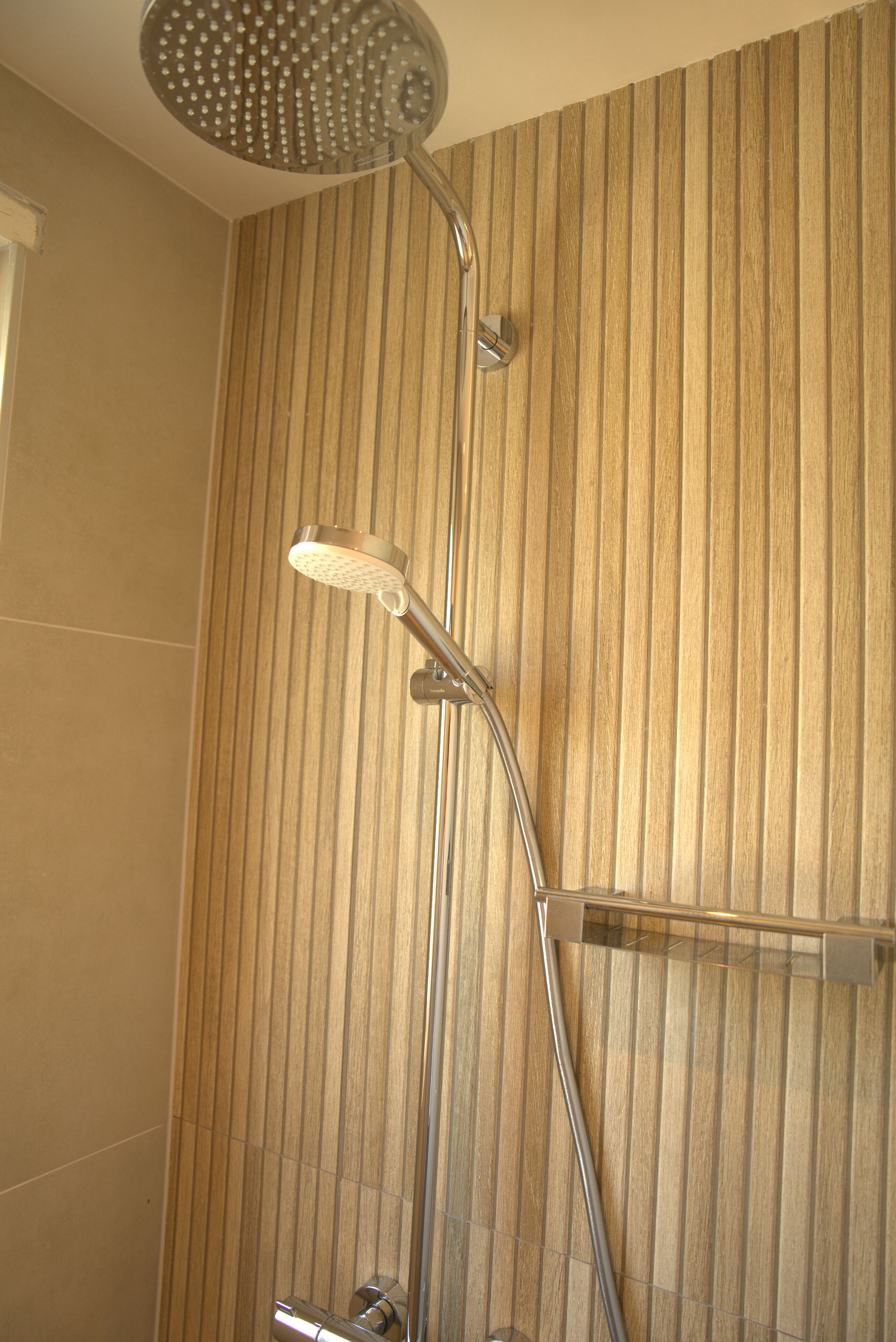Douche, sèche-cheveux, papier toilette