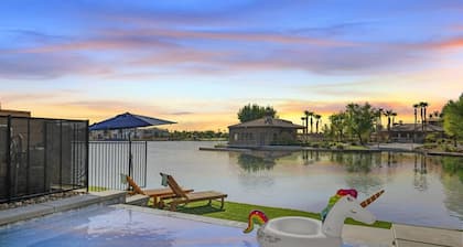 Luxe Lakefront Villa: Saltwater Pool, Spa & Games