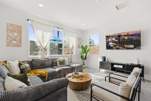 Smart TV, video games