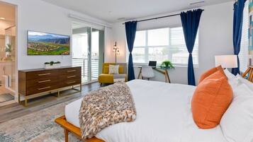 4 slaapkamers, een bureau, een strijkplank/strijkijzer, reisbedje