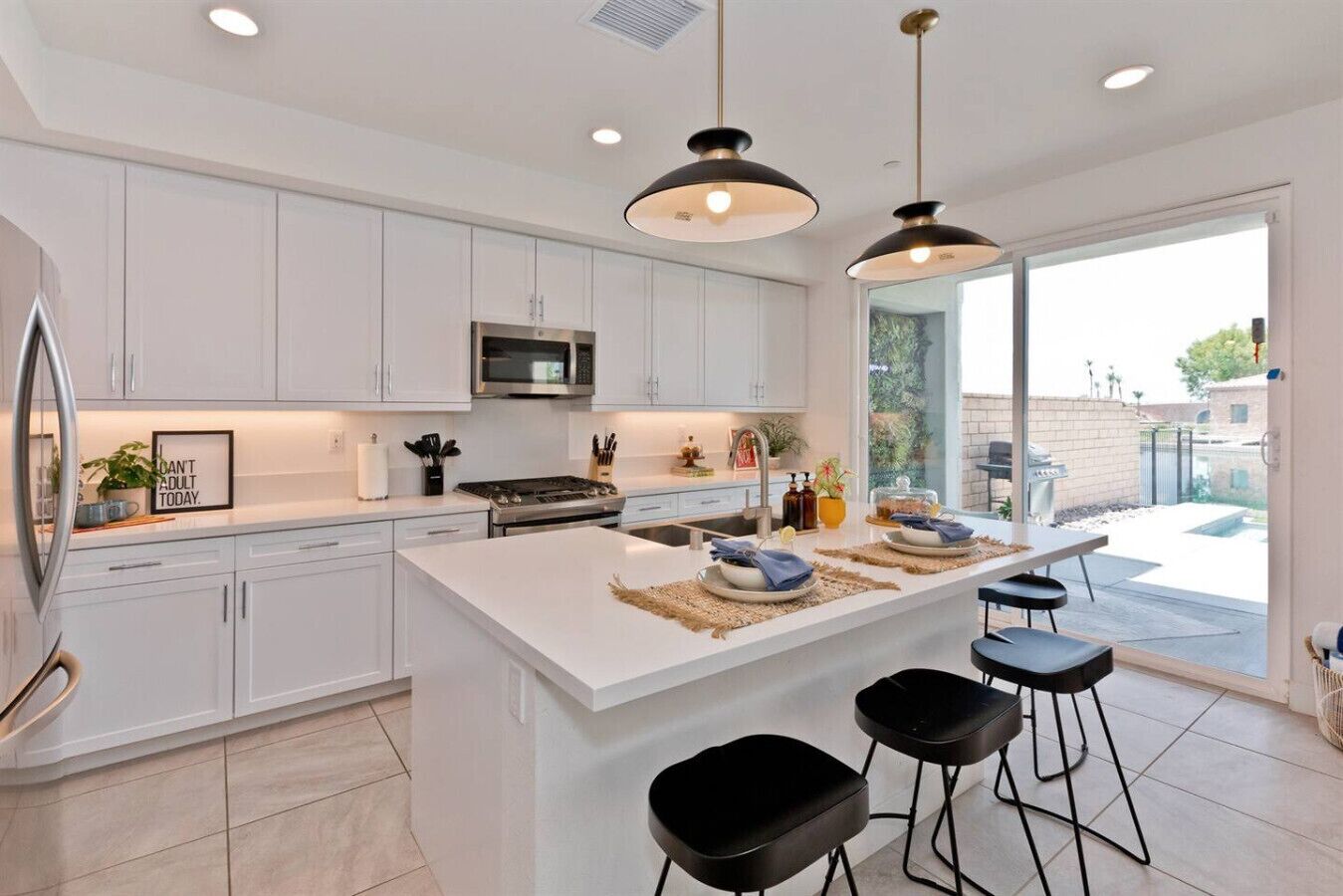 ثلاجة، ميكروويف، فرن، موقد طهي مسطح