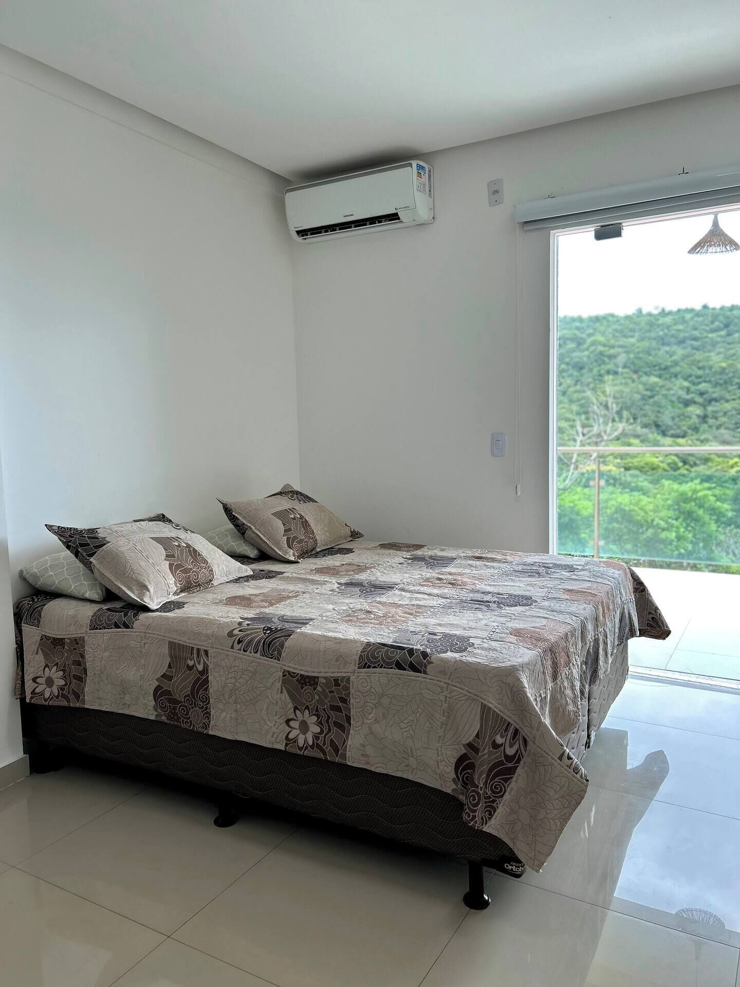 2 bedrooms, iron/ironing board, WiFi