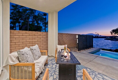 Luxe Lakefront Villa: Views, Heated Pool & Games