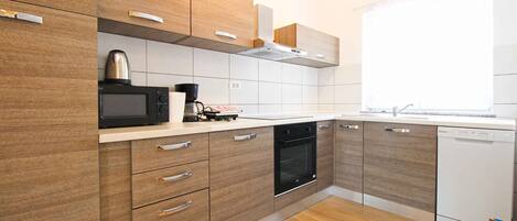 雪櫃、微波爐、焗爐、爐具