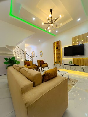 Smart TV, video games