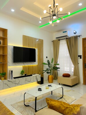 智能电视、电子游戏