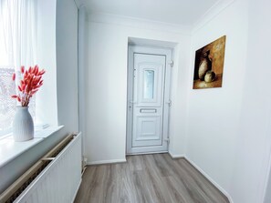 House | Interior - 3br-sleeps5-parking-neartrainstation (Rainham)