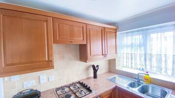 House | Private kitchen | Fridge, microwave, oven, stovetop
